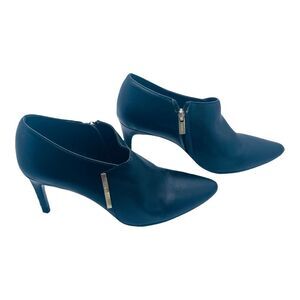 Calvin Klein Black babbling